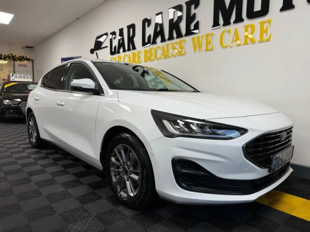 Ford Focus Titanium 1.0T 125 M6 4DR - Image 2