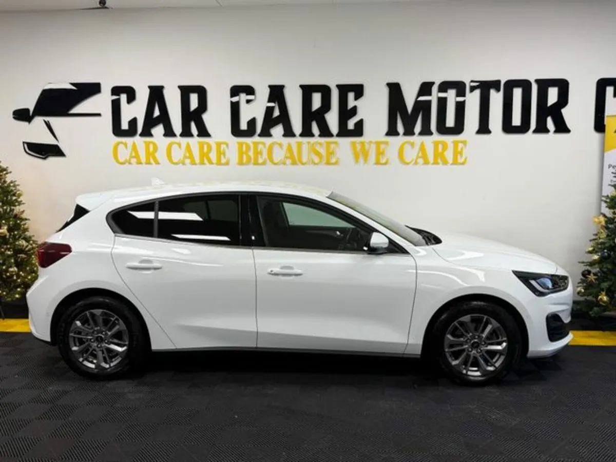 Ford Focus Titanium 1.0T 125 M6 4DR - Image 3