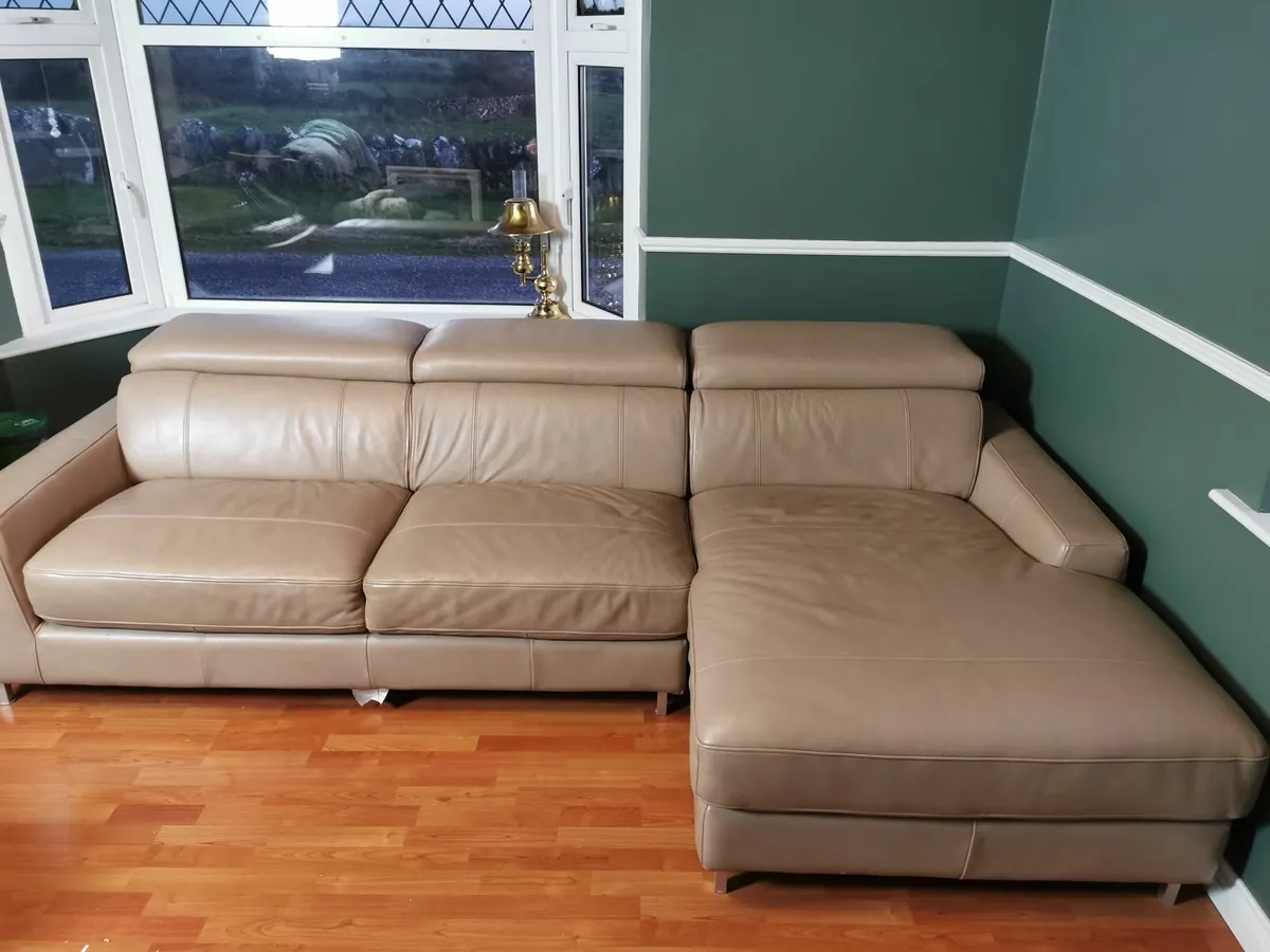 Couch - Image 4