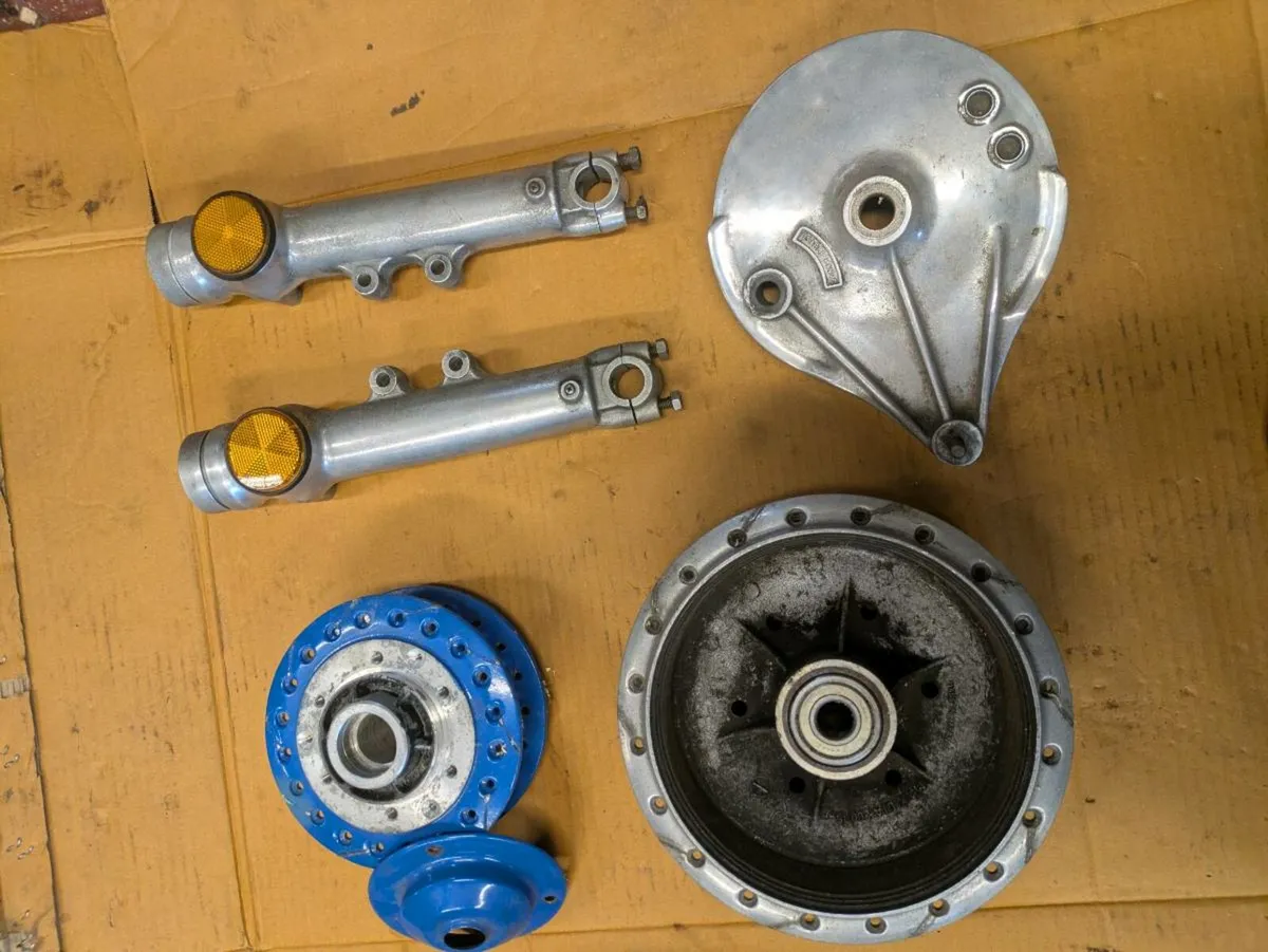 Kawasaki Z1 900 parts - Image 1