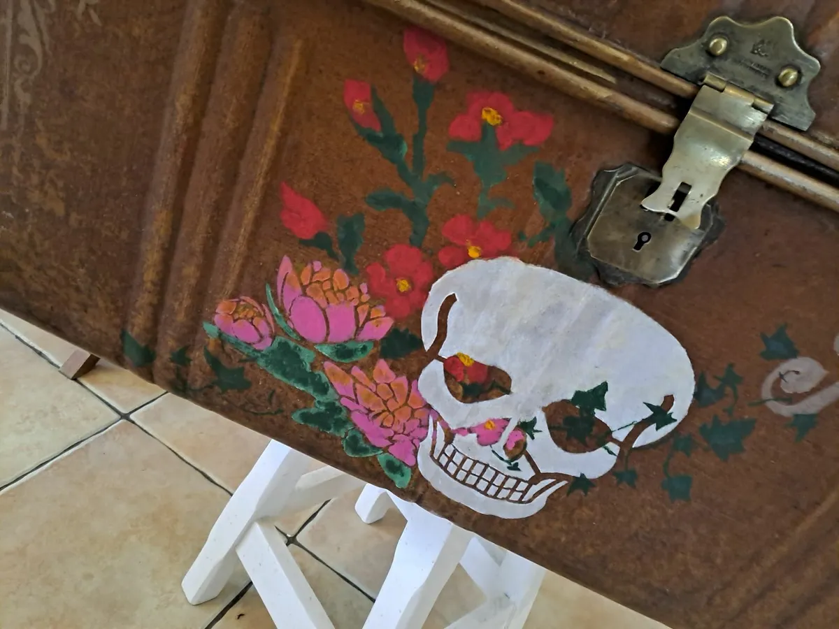 1940s, 50s metal storage trunk - Image 2