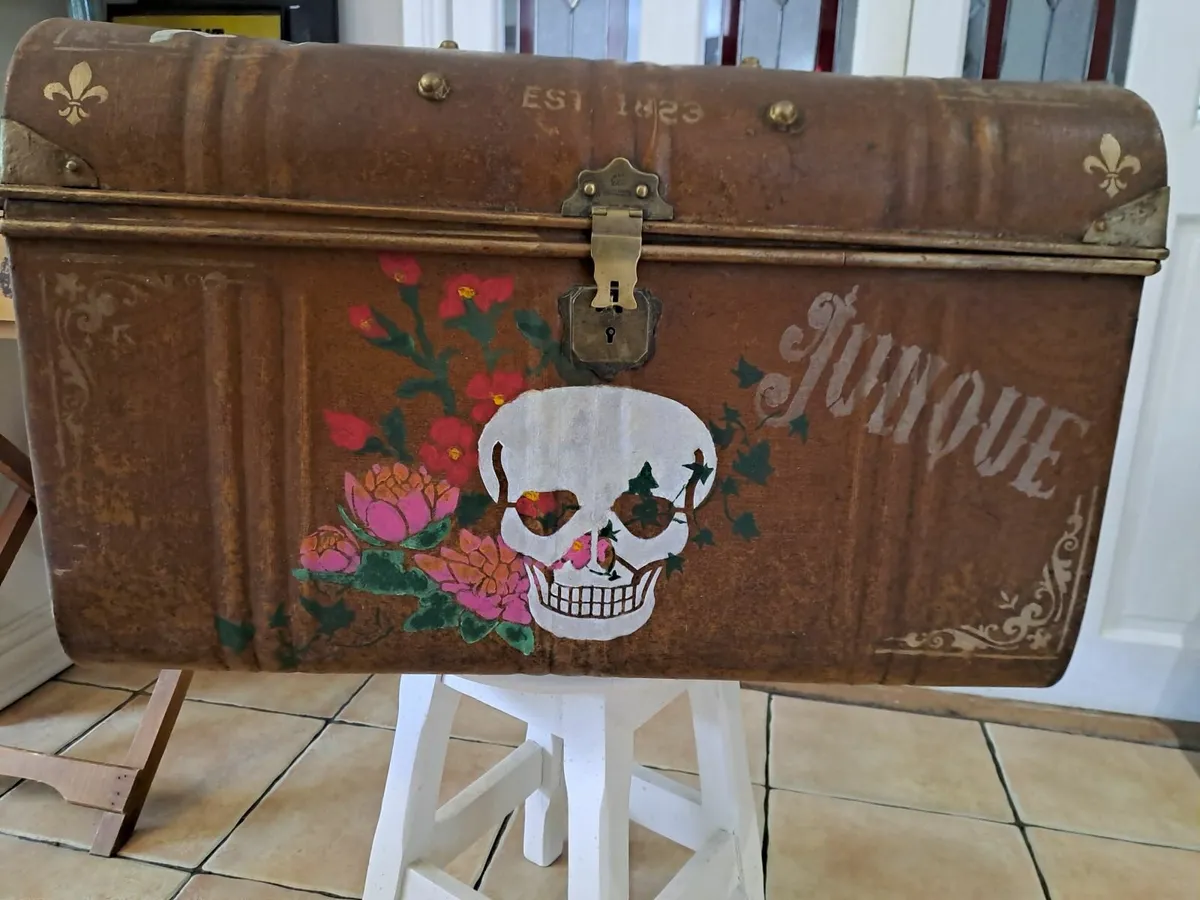 1940s, 50s metal storage trunk - Image 1