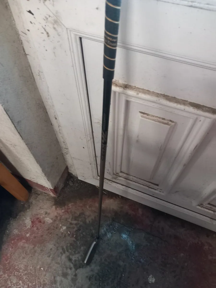 Dunlop 19° driving iron - Image 1