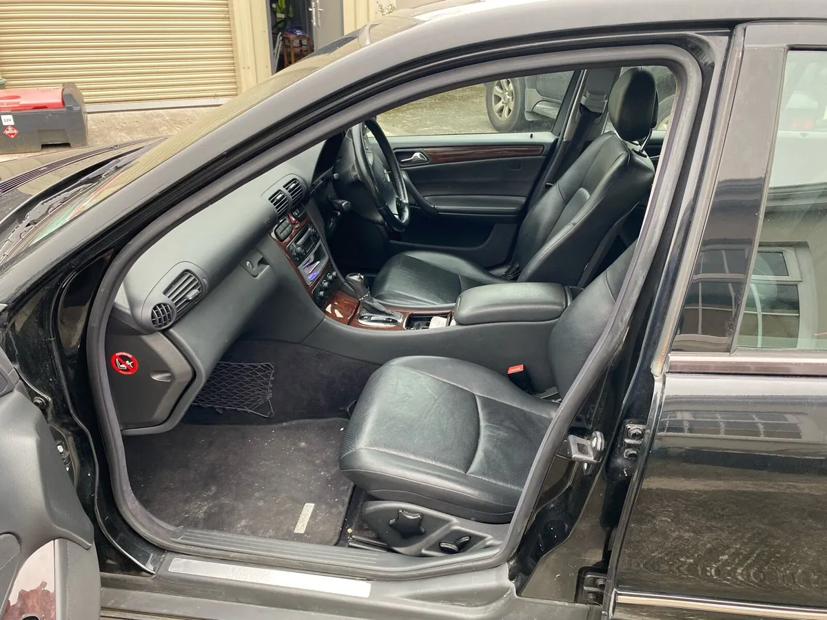 Mercedes 180C Auto 2001 - Image 2