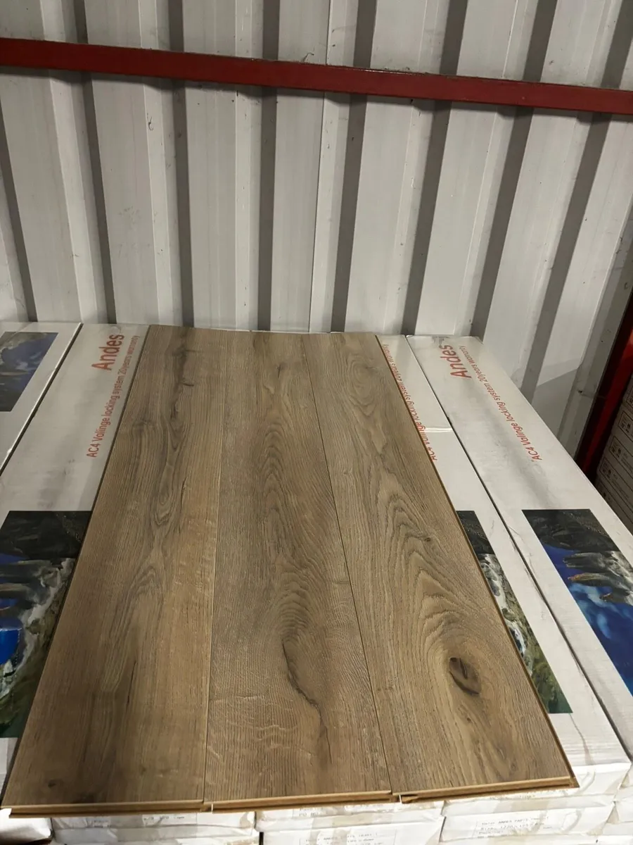 8mm laminated flooring - Image 2