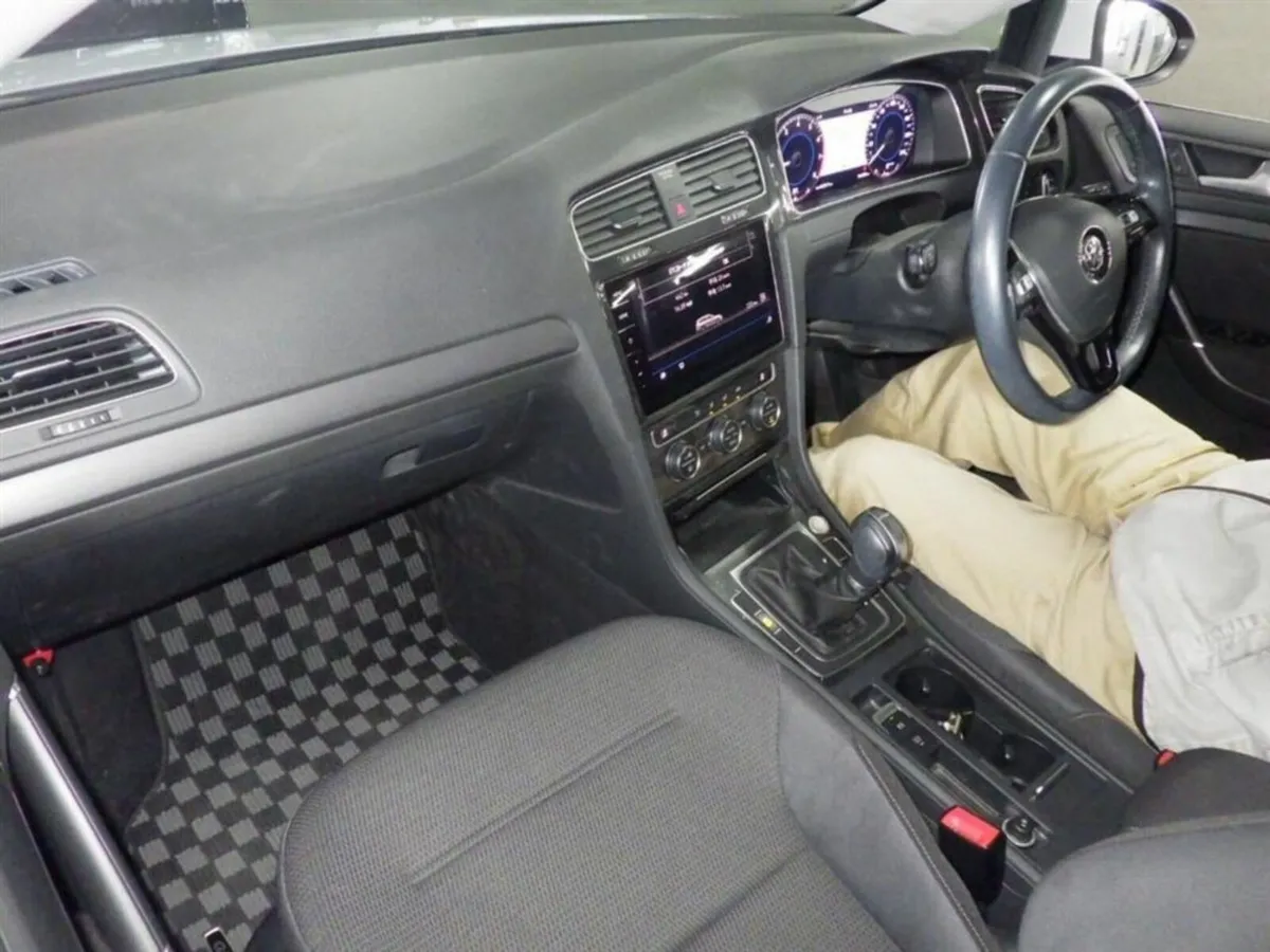 Volkswagen Golf FACTORY ALLOYS - REVERSE CAMERA - - Image 3