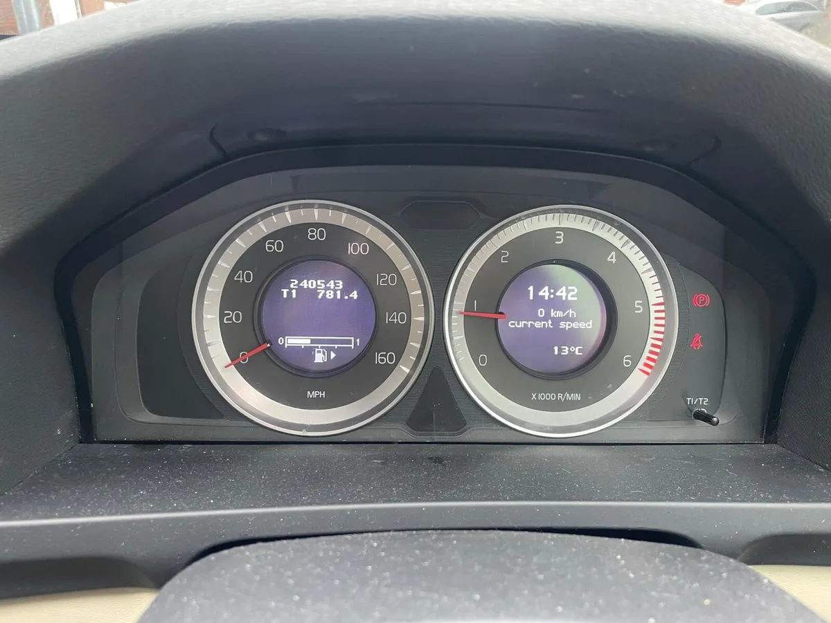 Volvo s60 Se Lux NCT Jul 26 - Image 4