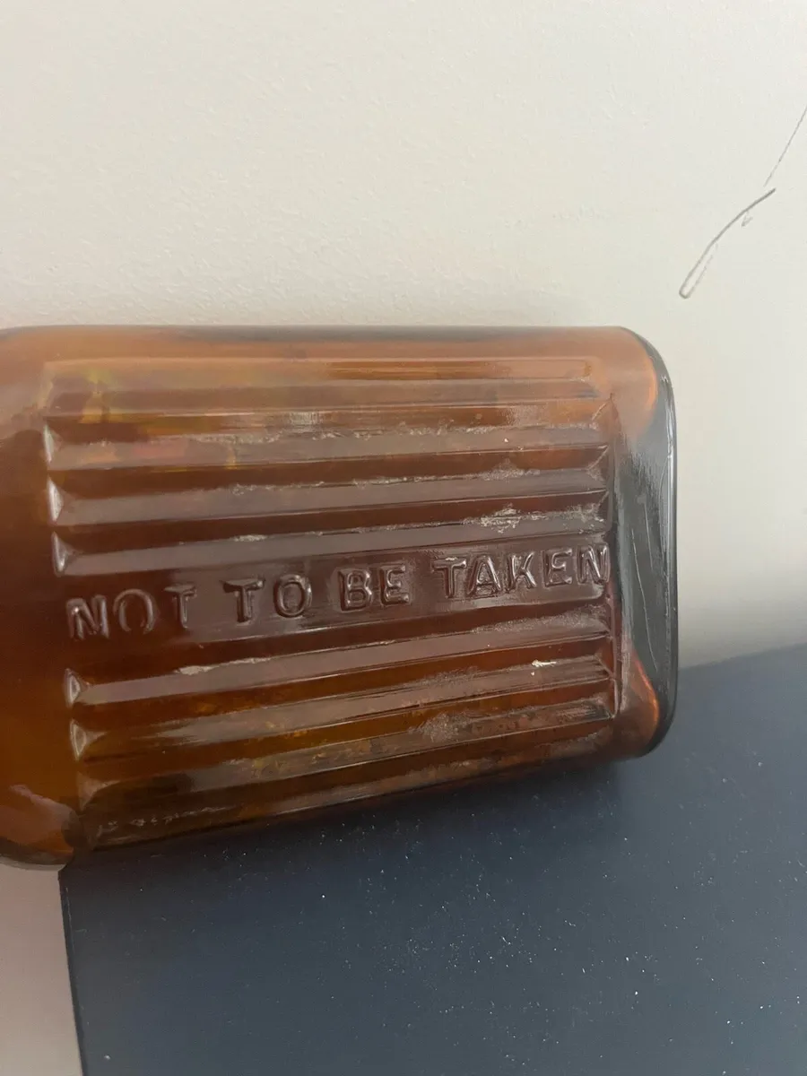 Pub & Pharmacy Antique bottle collection (50 items - Image 4