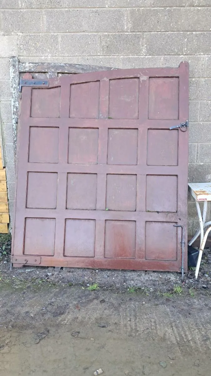 Solid wooden gates - Image 1