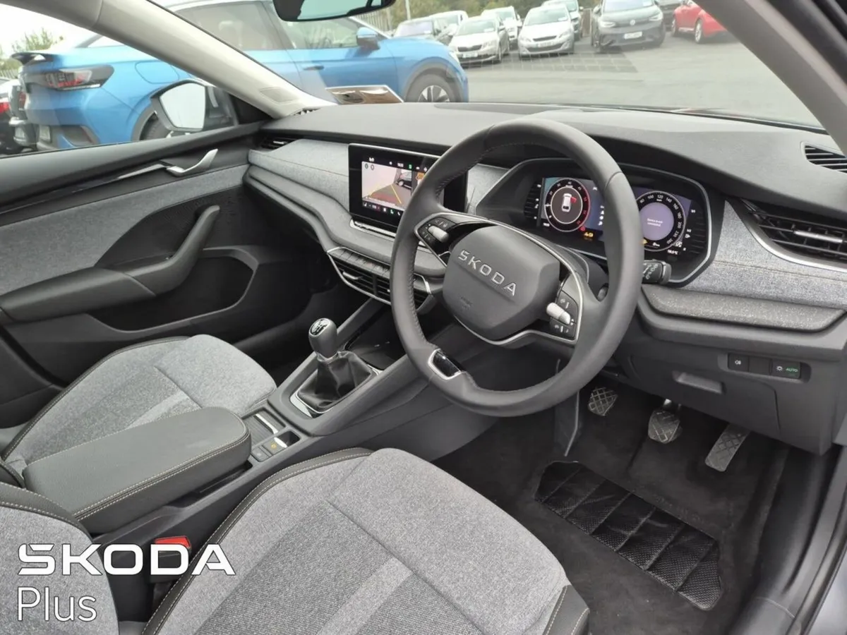 Skoda Octavia Combi Selection + 2.0TDI 115HP Call - Image 2