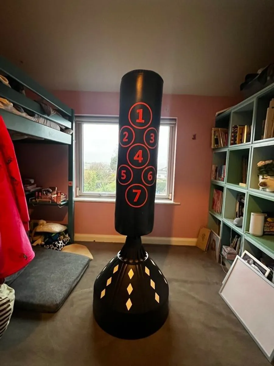 Freestanding 6ft punch bag and boxing gloves - Image 1