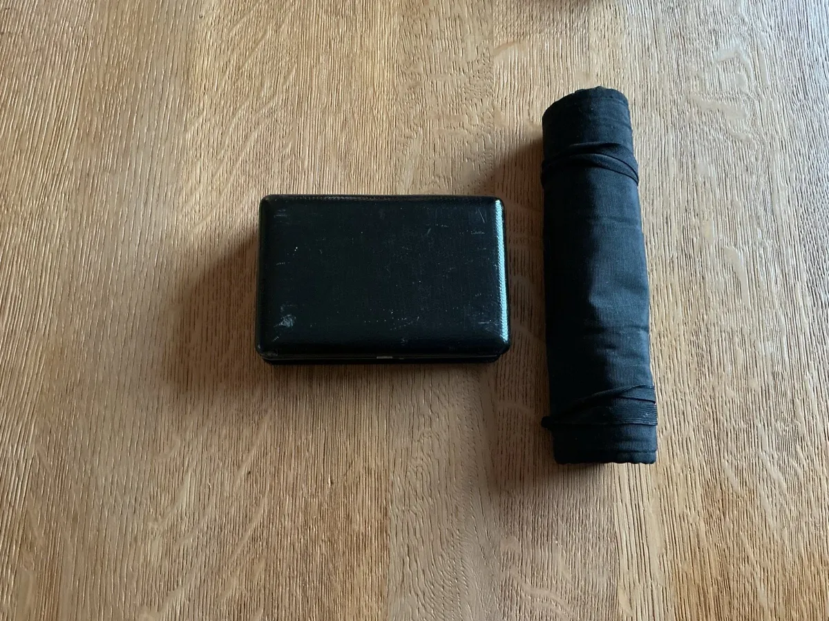 Leather x12 ring box and jewellery roll. - Image 2