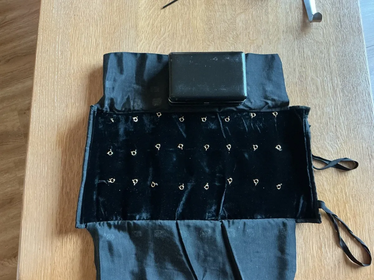 Leather x12 ring box and jewellery roll. - Image 1