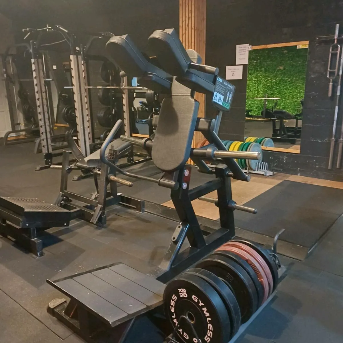 Lever/hack Squat commercial