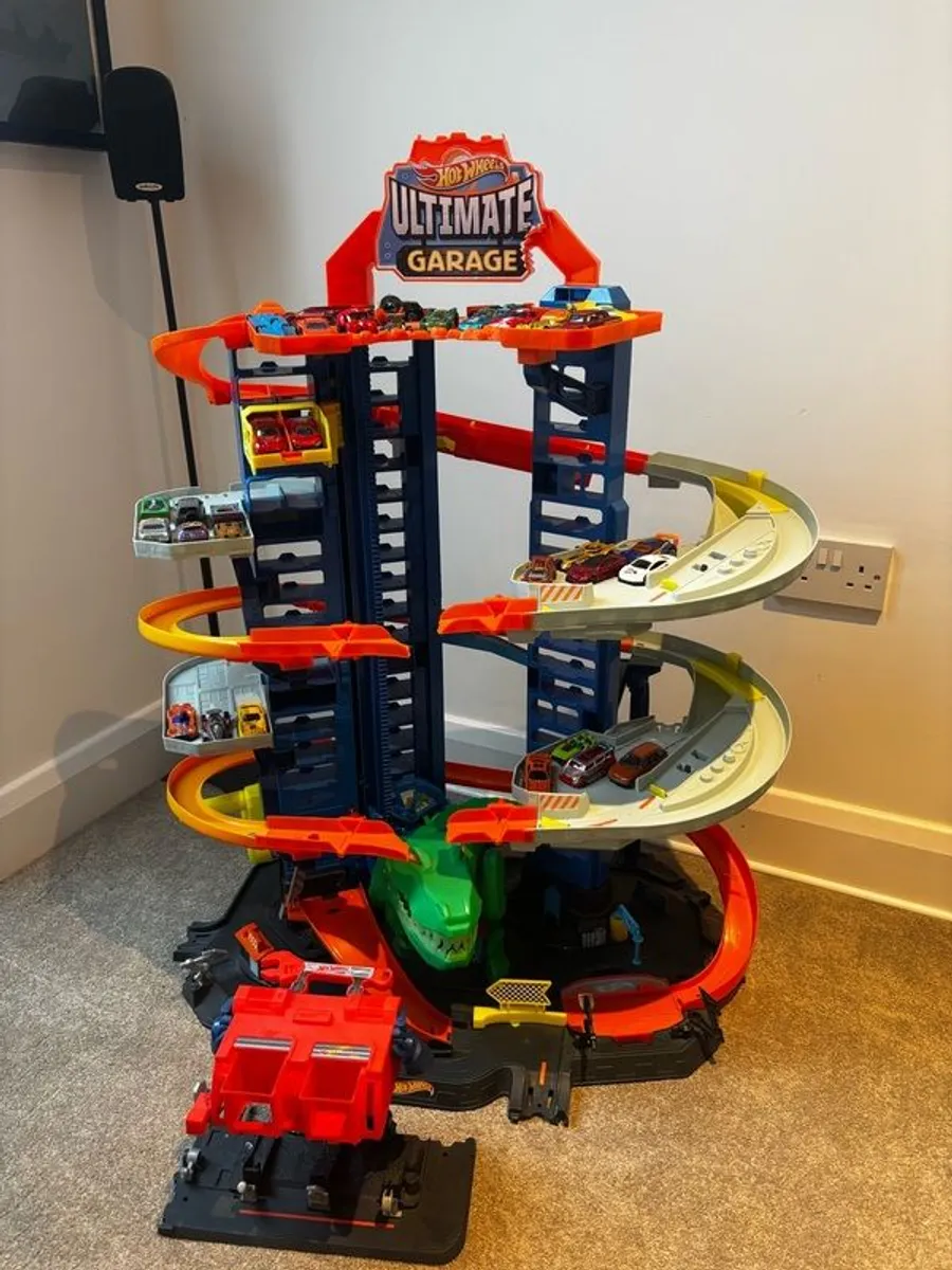 Hot Wheels City Ultimate Garage Playset with Multi-Level Racetrack - Image 1