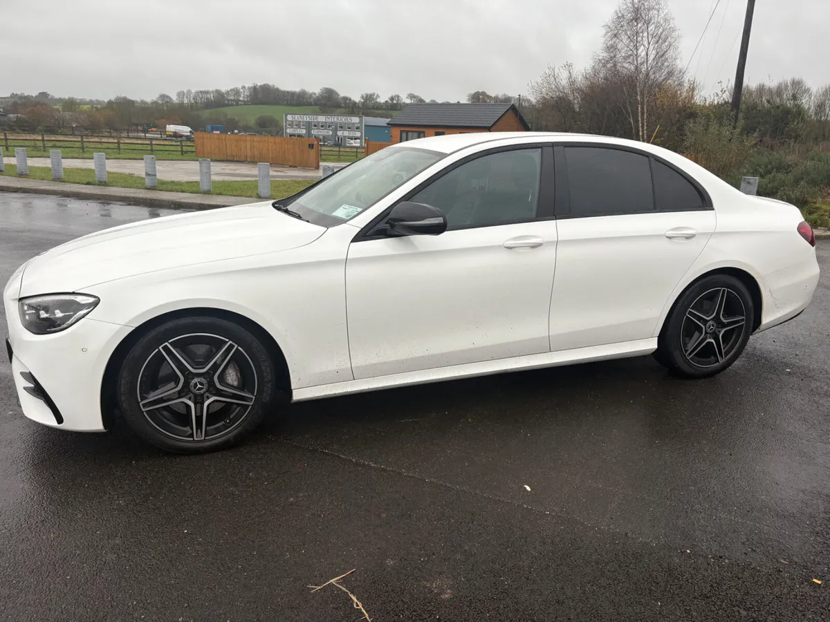 Mercedes-Benz E-Class 2022 - Image 2