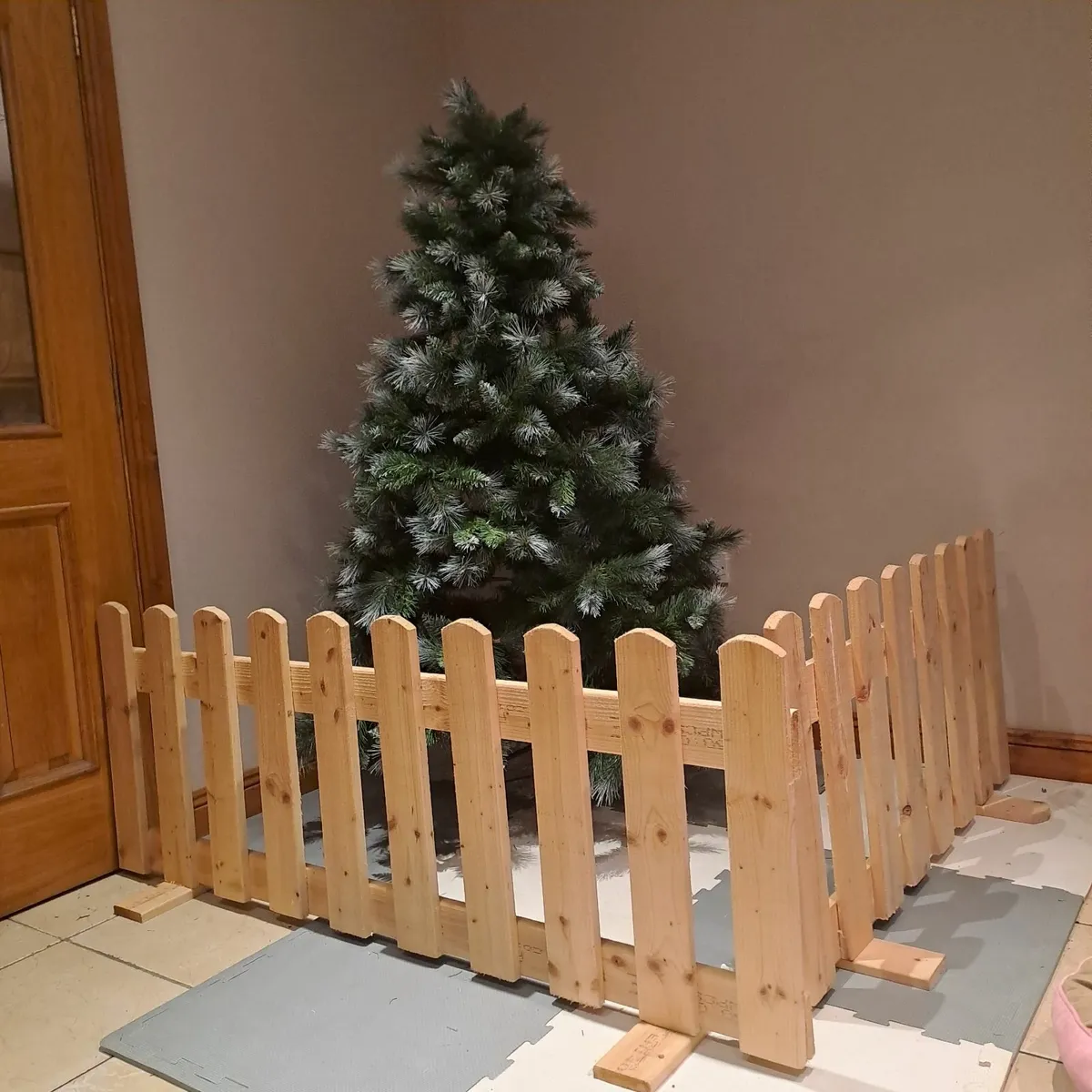 Christmas tree fence - Image 1
