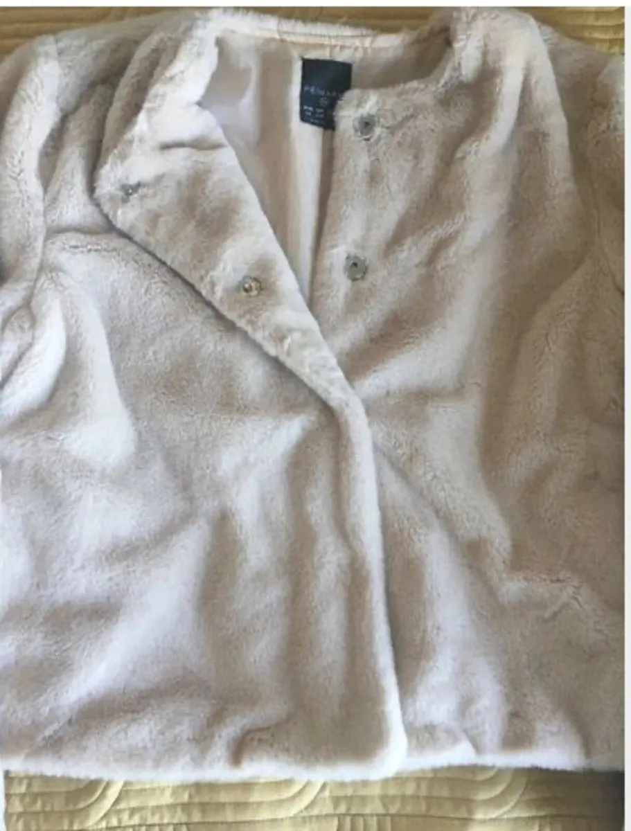 Stunning Penney's Cream Faux Fur Jacket - Size 6/8 - Image 1