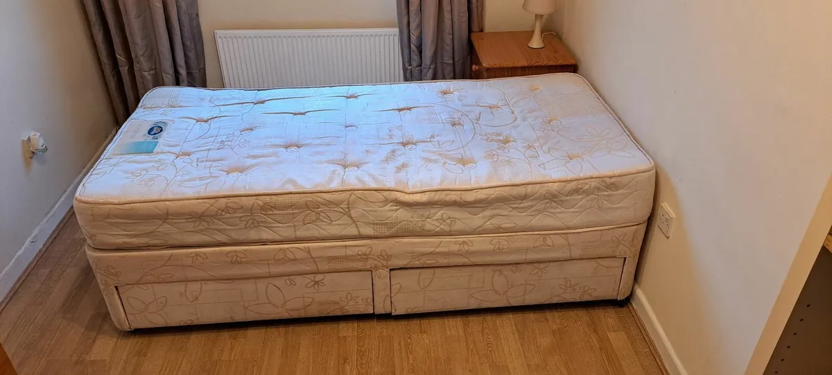 Single bed - Image 1