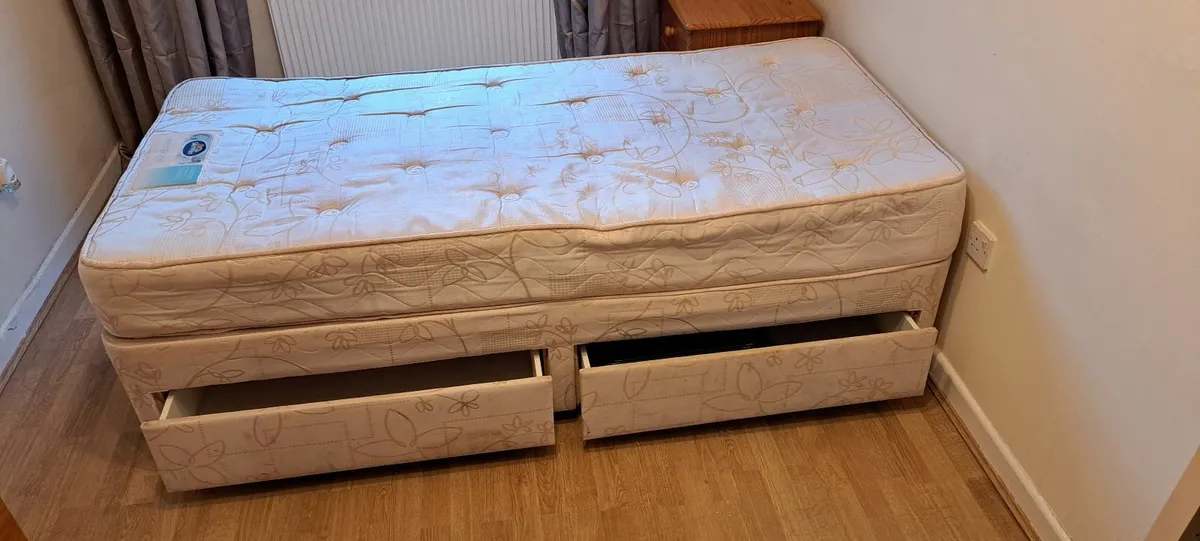 Single bed - Image 2
