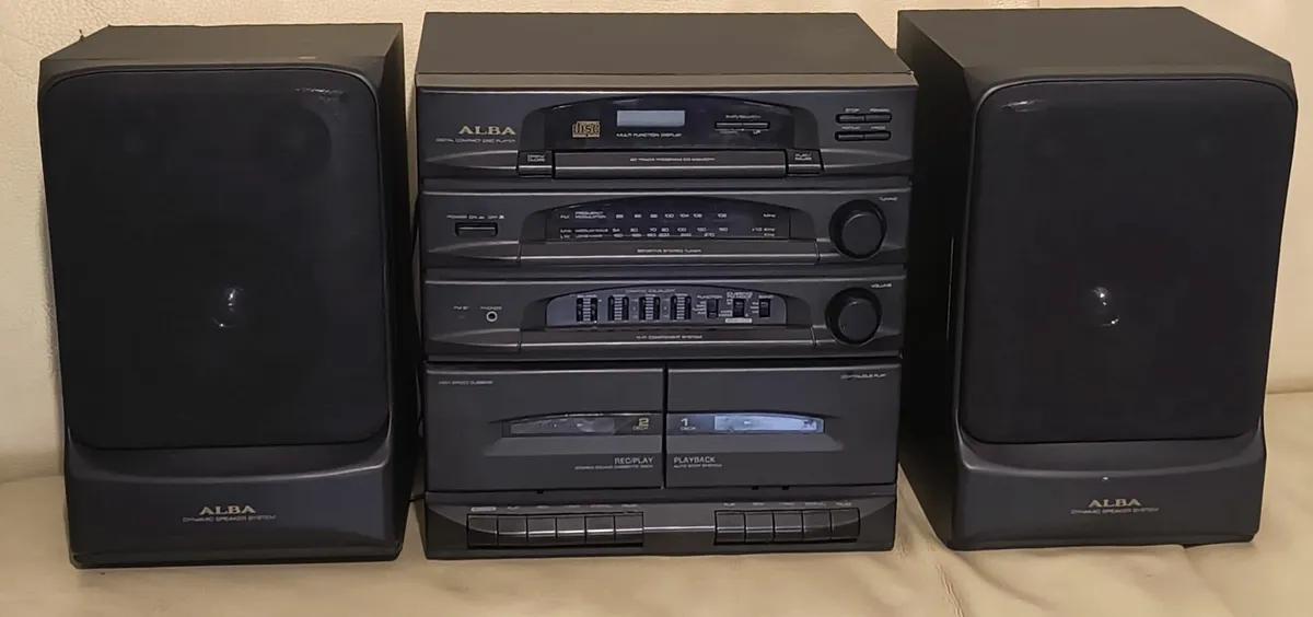 Radio Alba With Cassette speakers systems - Image 1