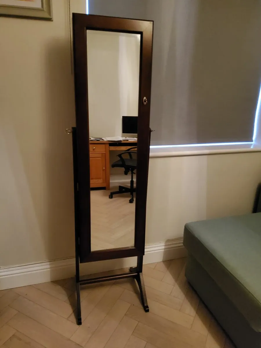 Jewellery mirror stand - Image 1