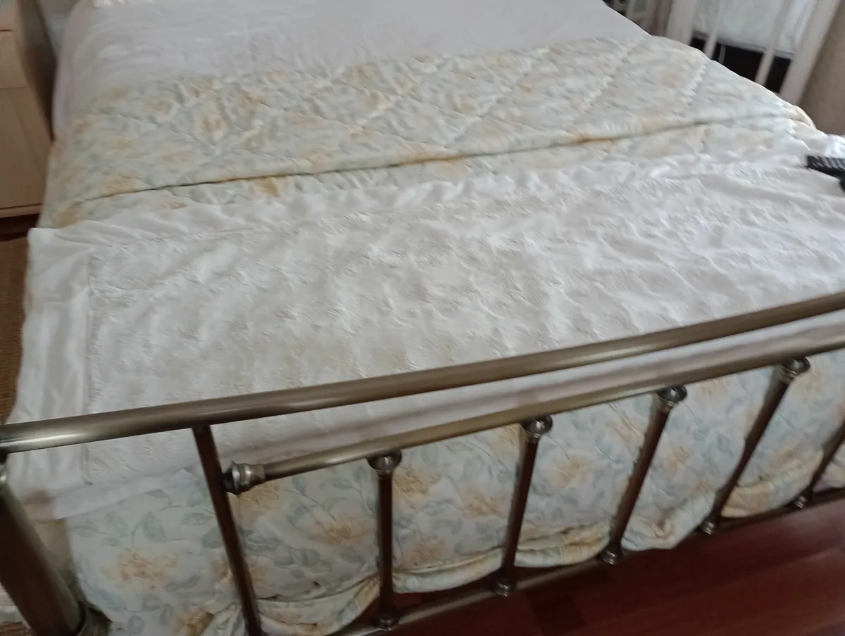 Brass style king size bed - Image 1