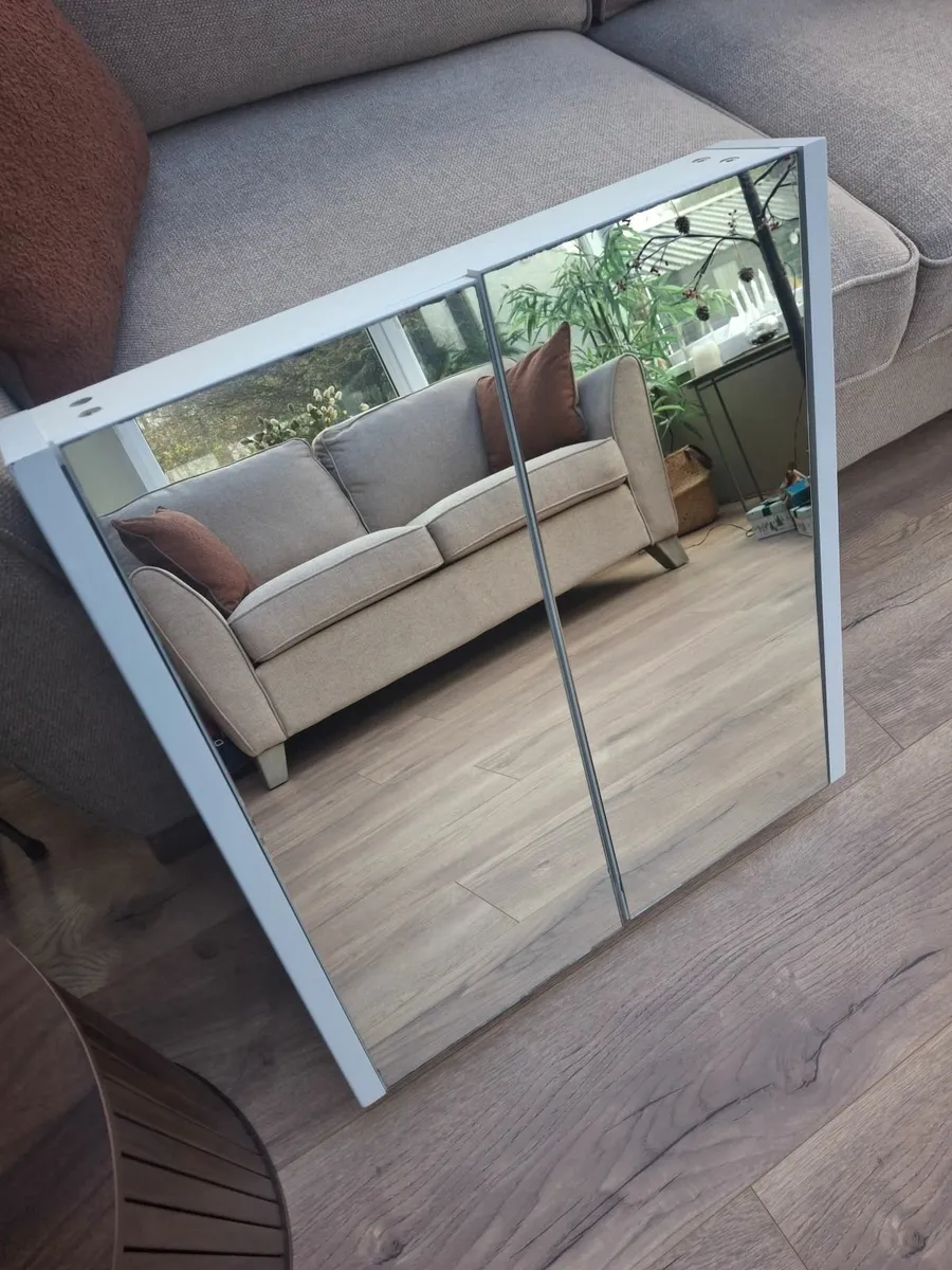 Bathroom mirror - Image 1