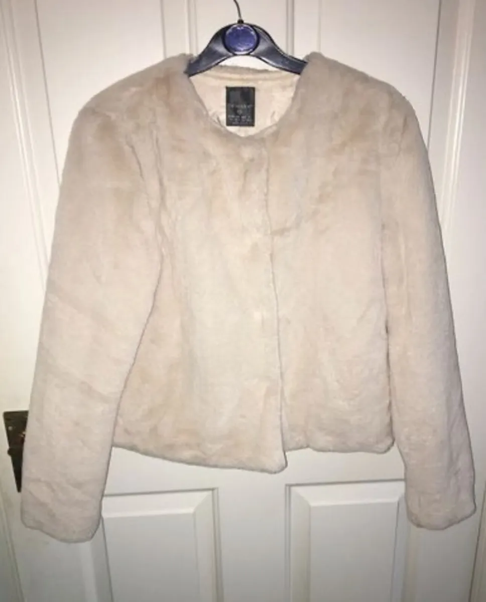 Stunning Penney's Cream Faux Fur Jacket - Size 6/8 - Image 3