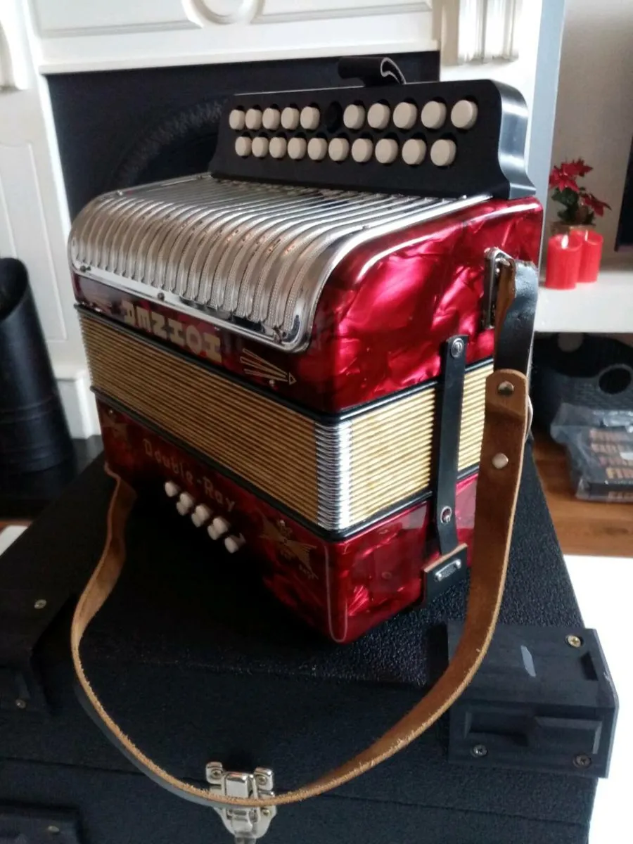 HOHNER Double-Ray Black Dot Accordion - Image 3