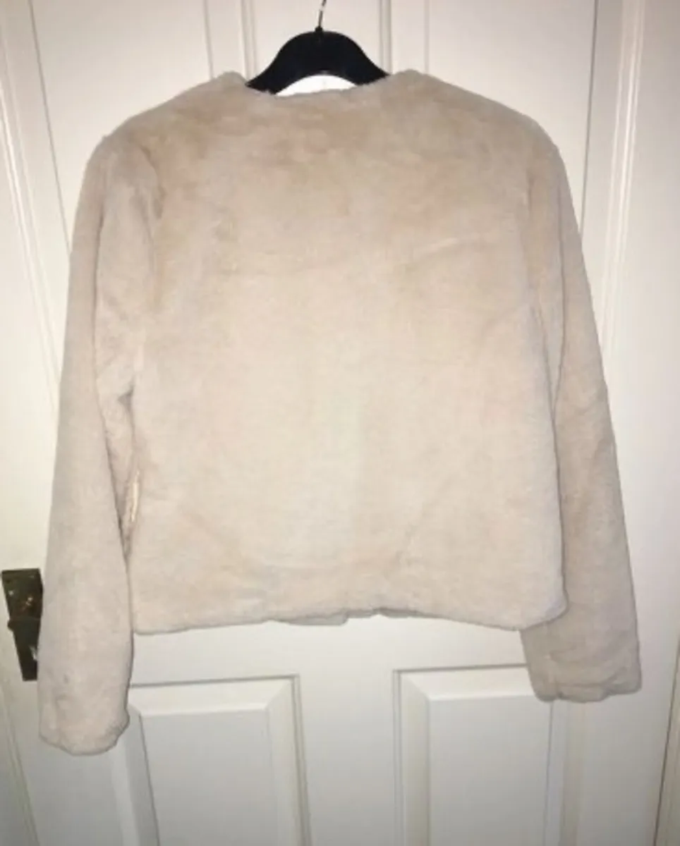 Stunning Penney's Cream Faux Fur Jacket - Size 6/8 - Image 4