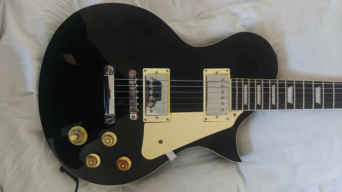 Electric guitar and amplifier amp - Image 4