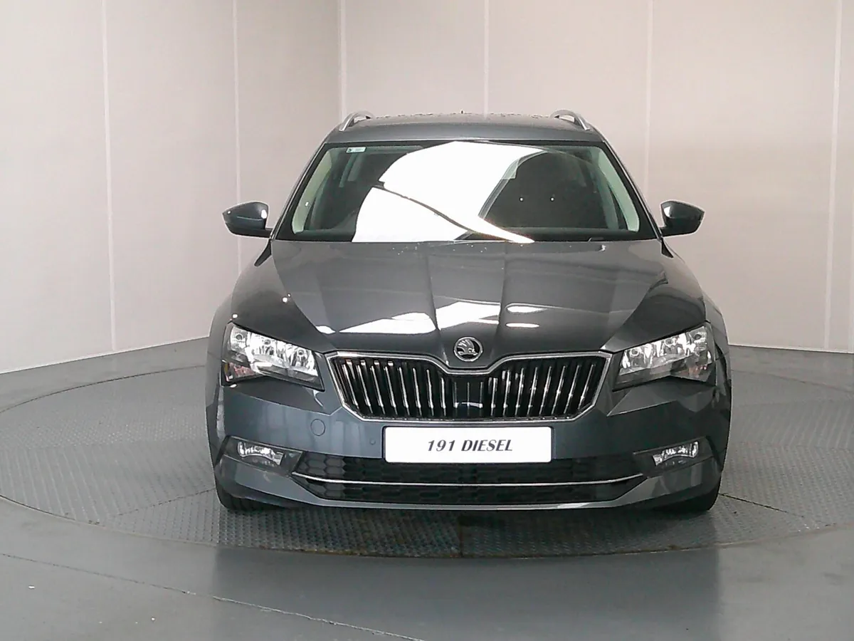 Skoda Superb 2019 - Image 2