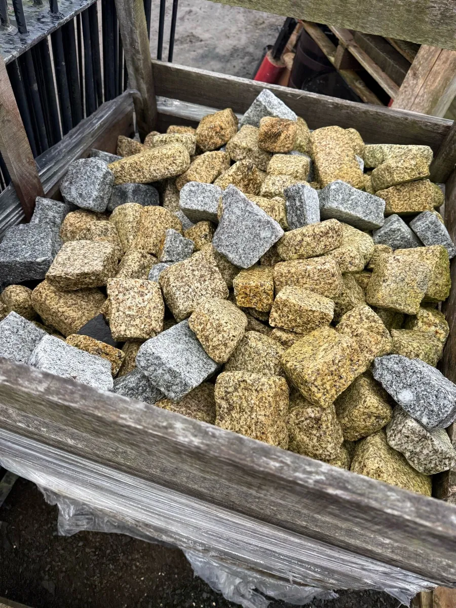 Large crate mixed granite cobbles bargain. - Image 1