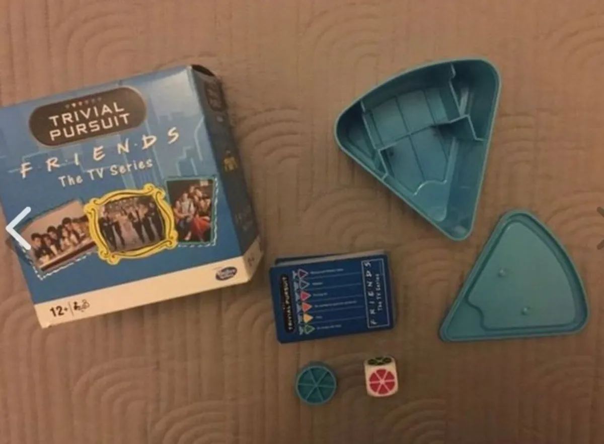 Friends Trivial Pursuit - Game - Christmas - Image 2