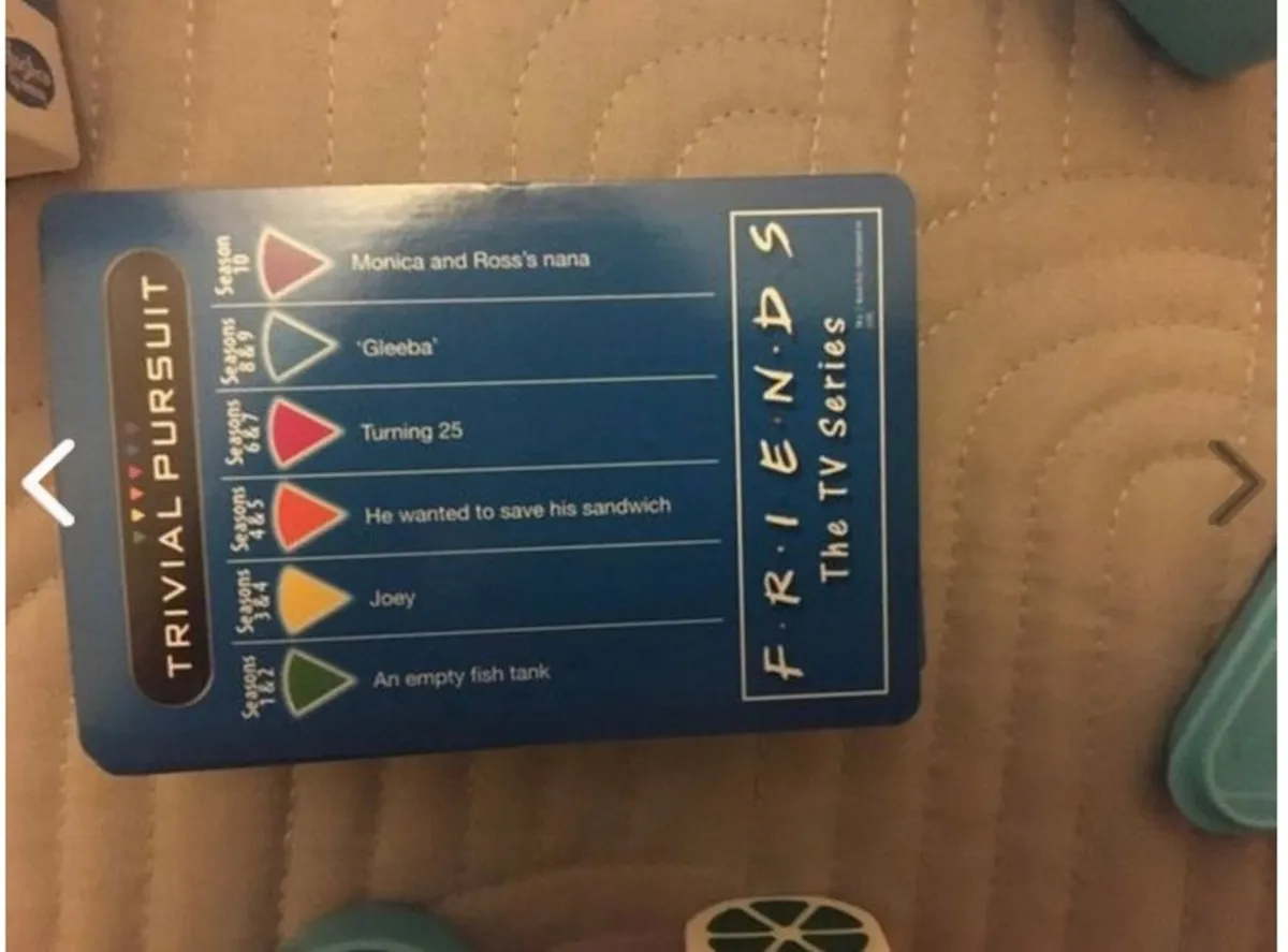 Friends Trivial Pursuit - Game - Christmas - Image 3