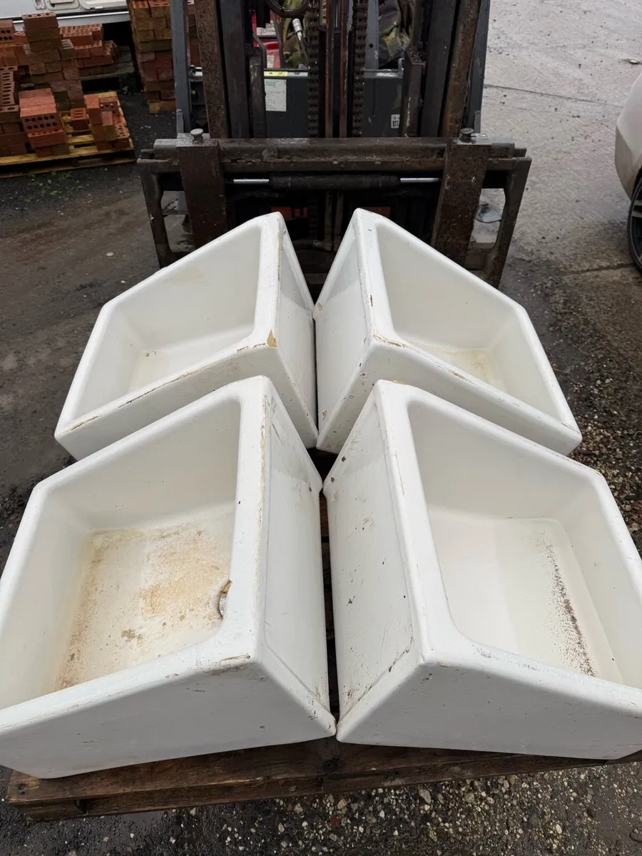 Slope sided Belfast Sinks. - Image 3