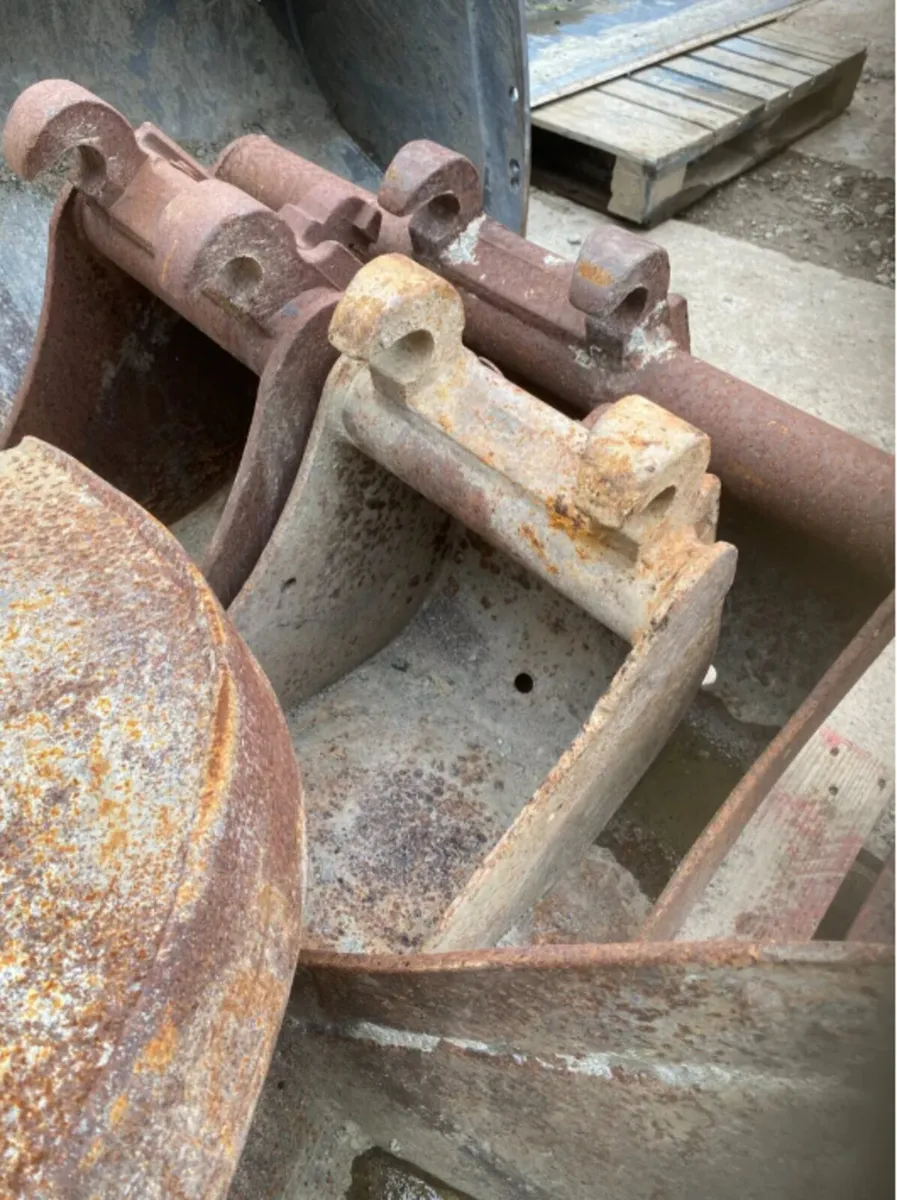 Klac Model D Excavator buckets for sale - Image 1