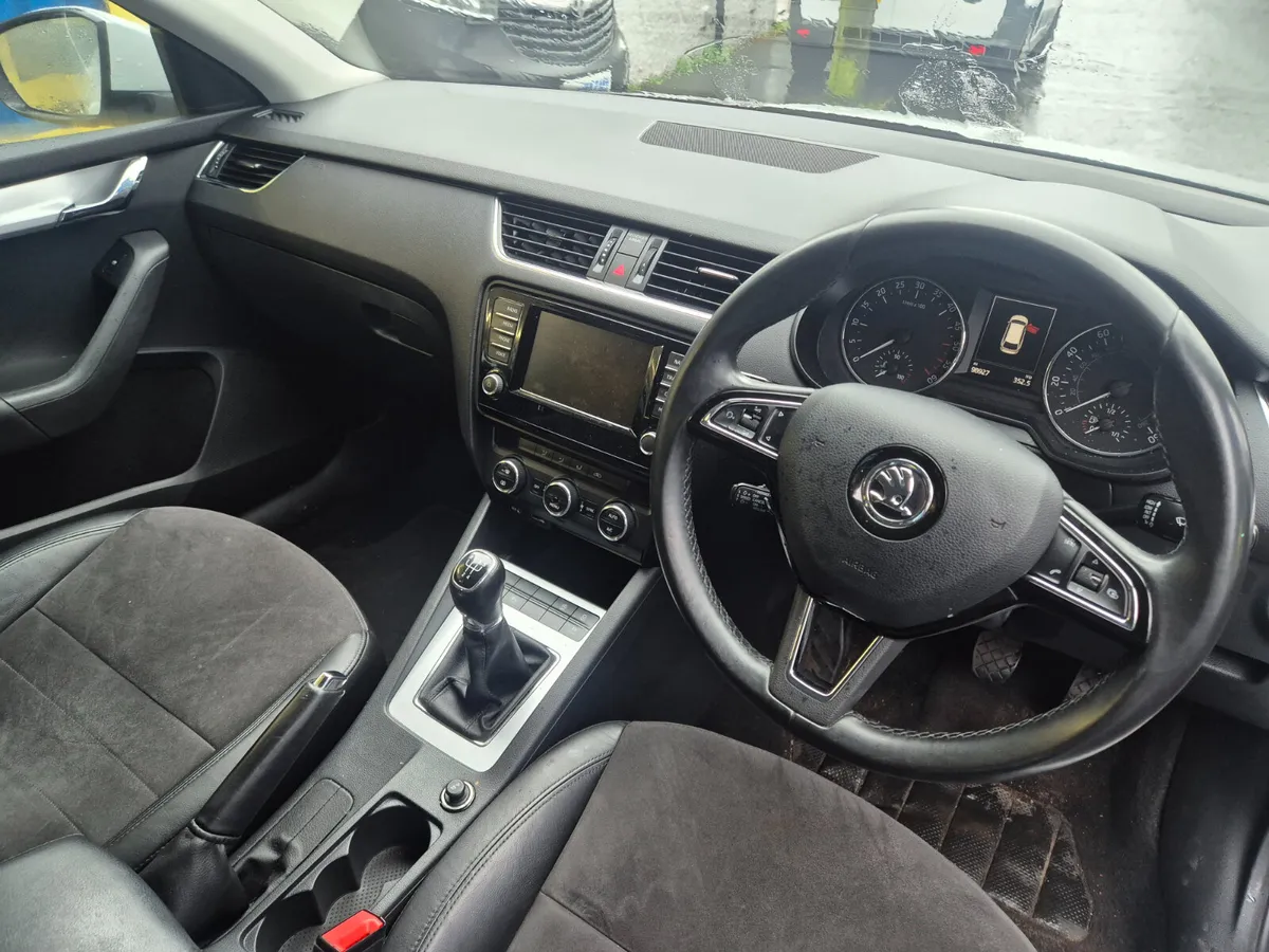 Skoda Octavia 2015 - Image 2