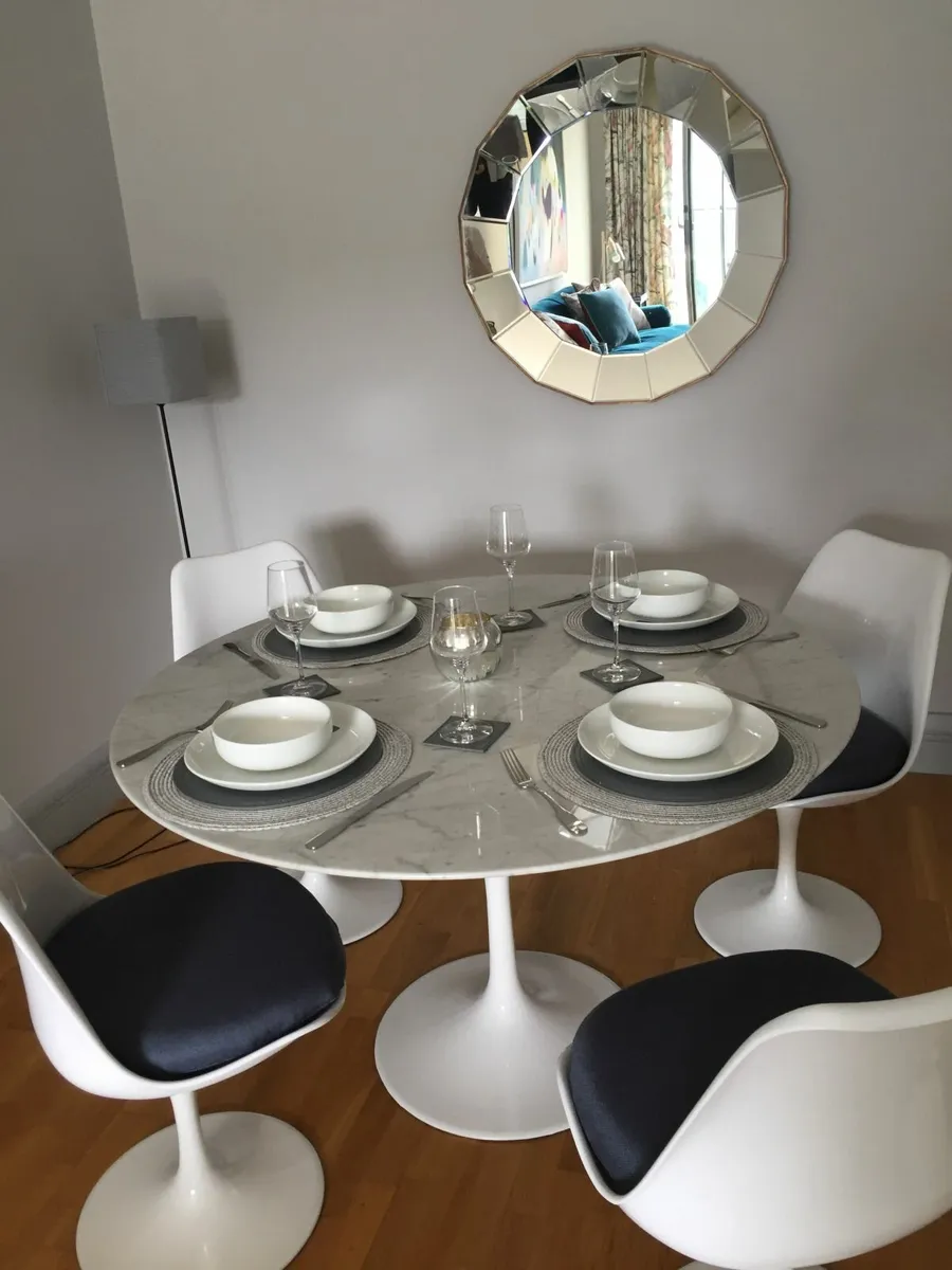 Modern Dining Chairs x4 - Iconic Tulip Style - Image 1