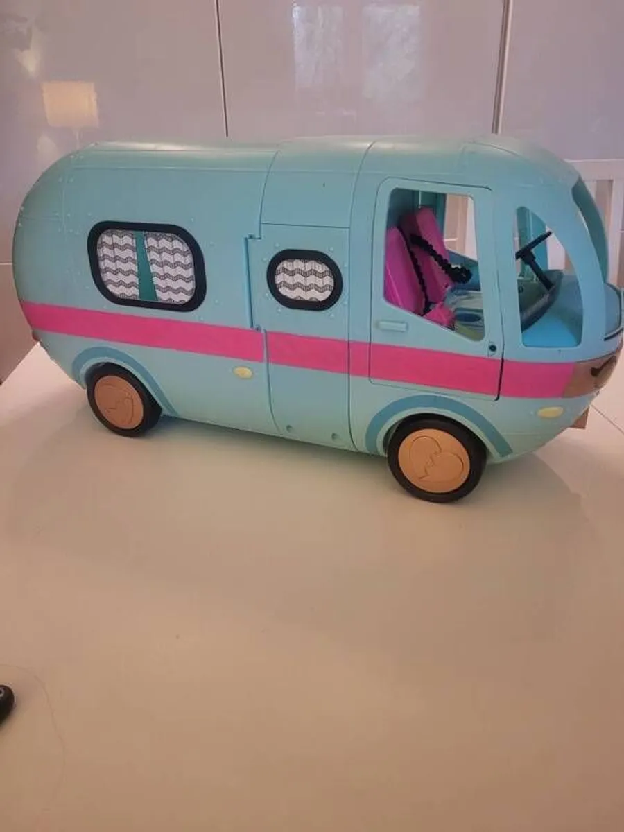 O.M.G & L.O.L. Toy Camper Van - Image 3