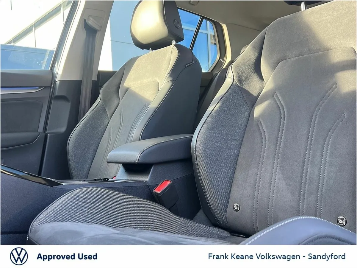 Volkswagen Golf *EX Demo* *STYLE* 1.5 TSI PHEV 204 - Image 4