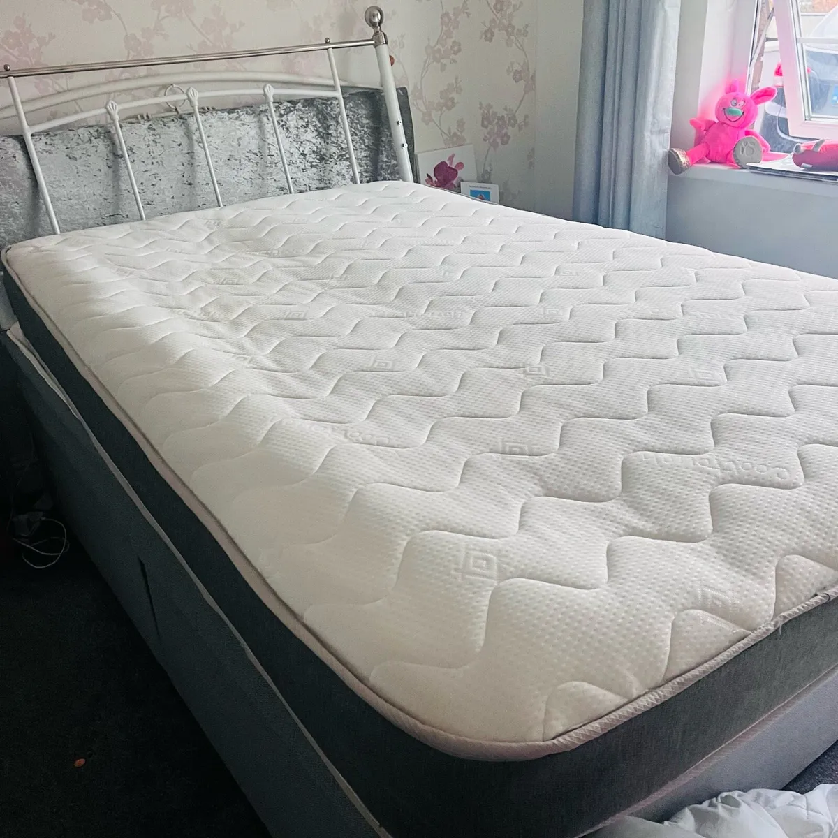 Bed 🛌 brand new mattress with it - Image 1