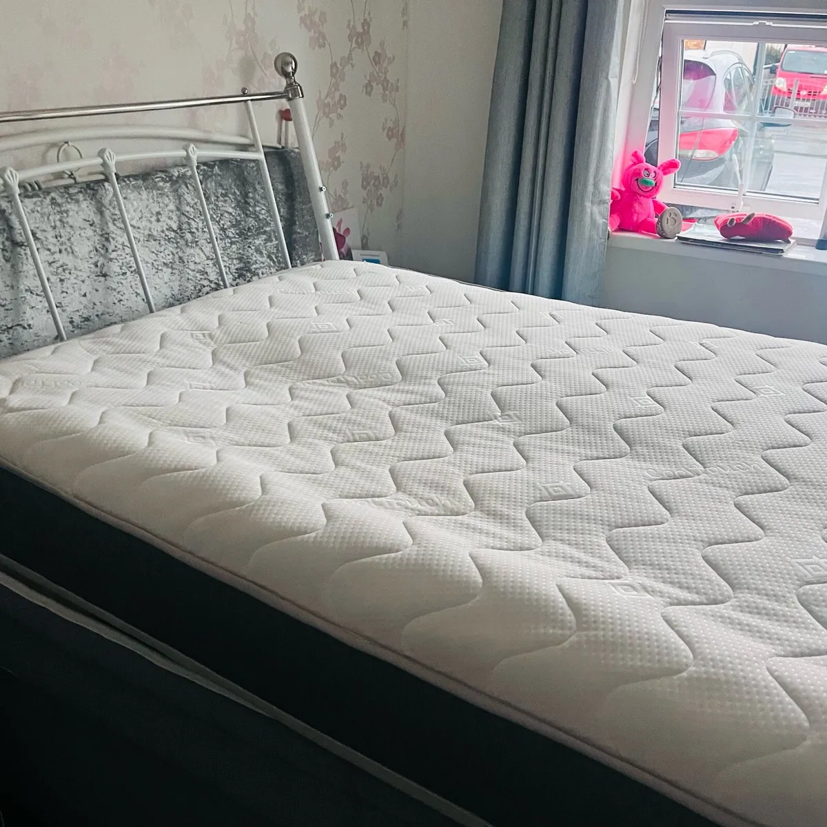 Bed 🛌 brand new mattress with it - Image 3