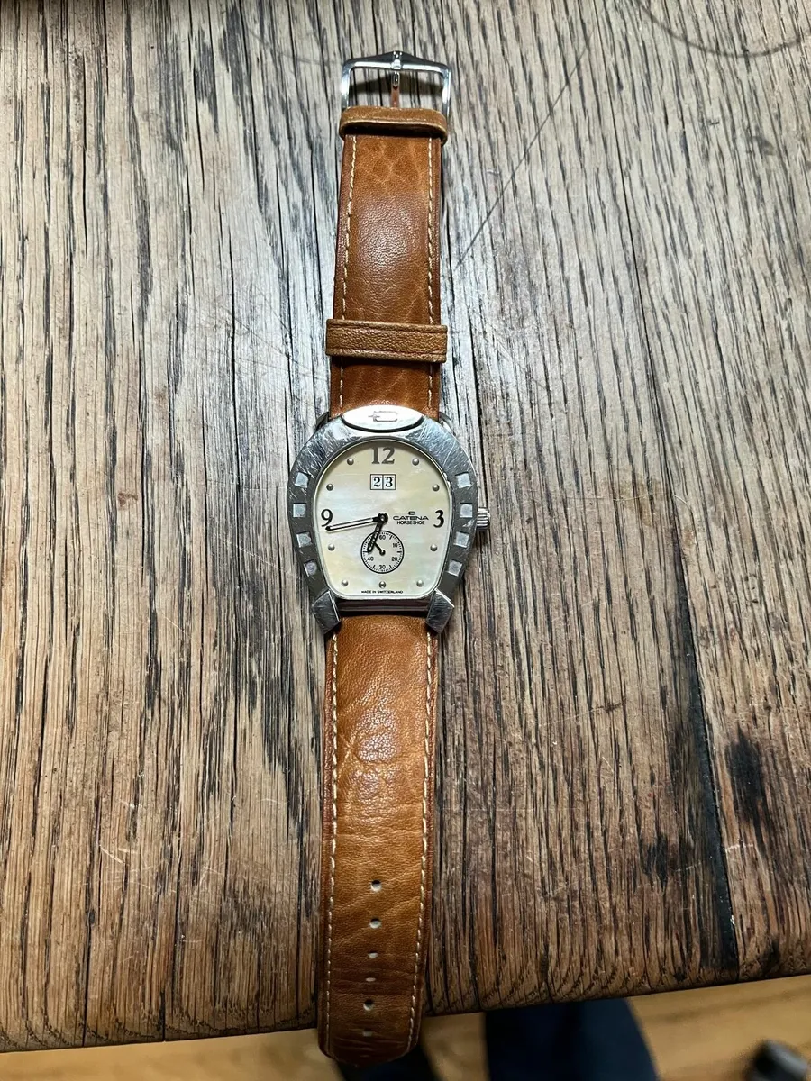 Horseshoe shaped Catena Watch - Image 1
