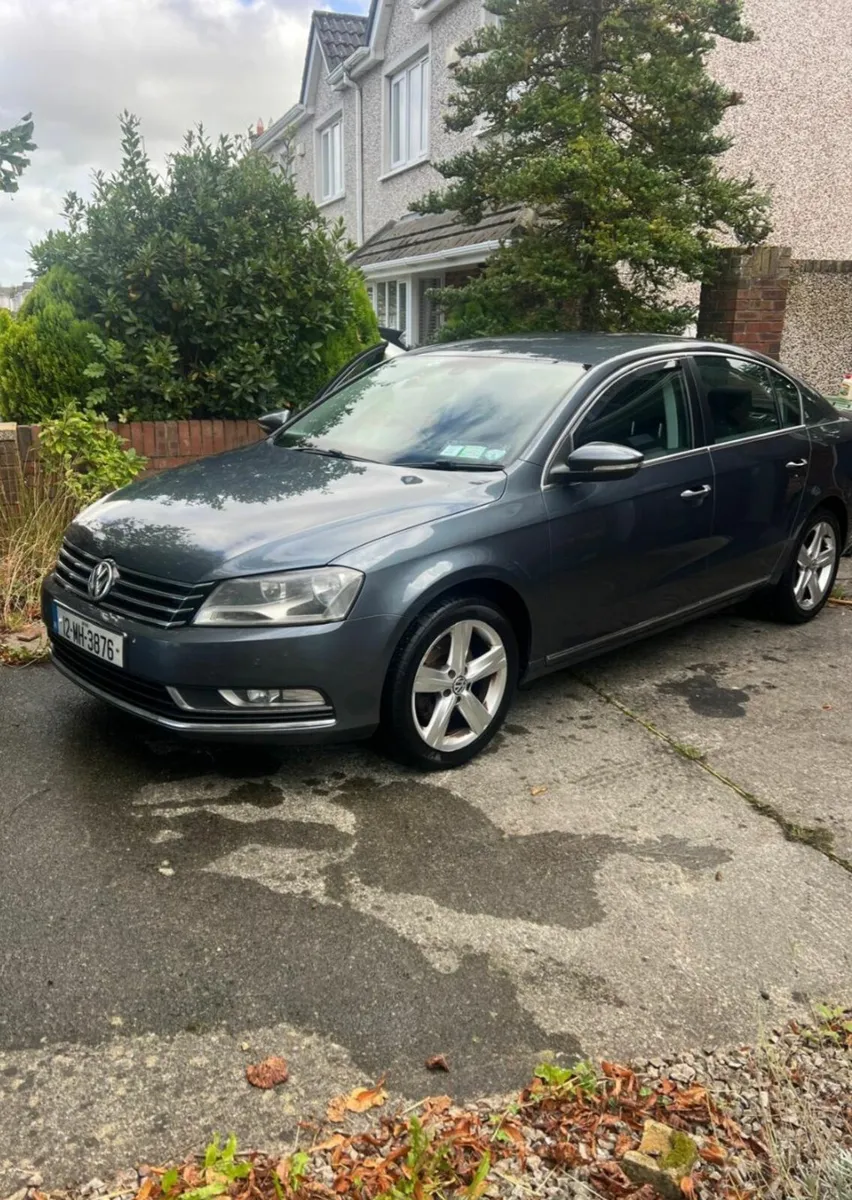 Volkswagen Passat 2012 - Image 2