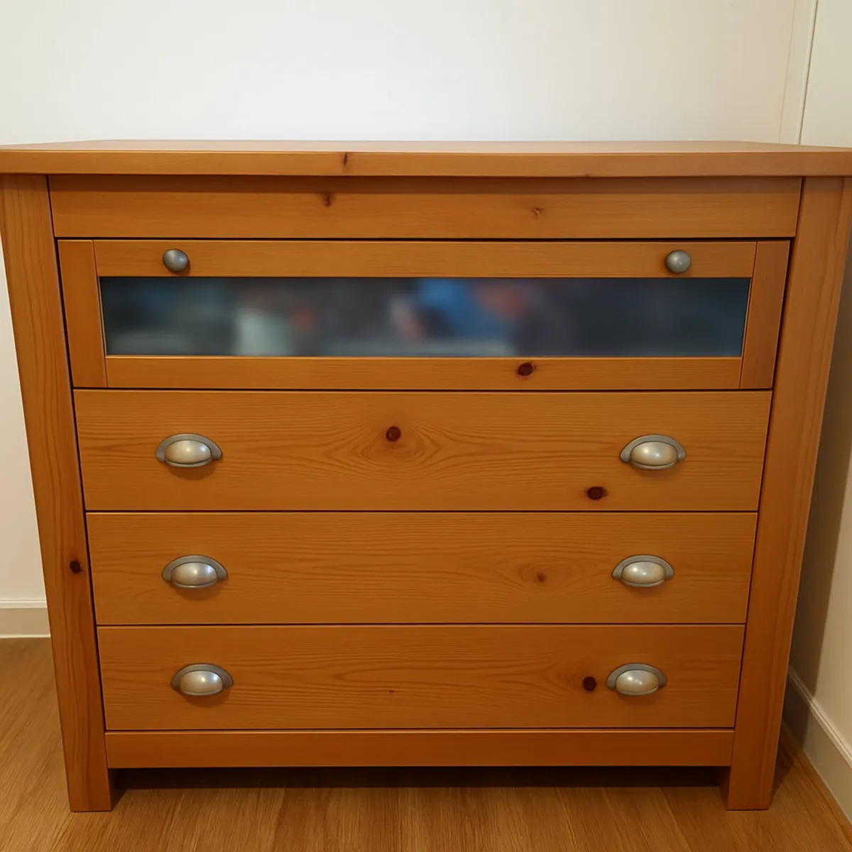 Drawers and bedside lockers - Image 1