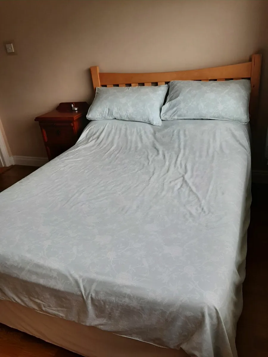 Bed - Image 1