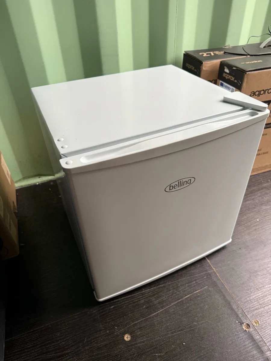 Small 63L fridge - Image 2