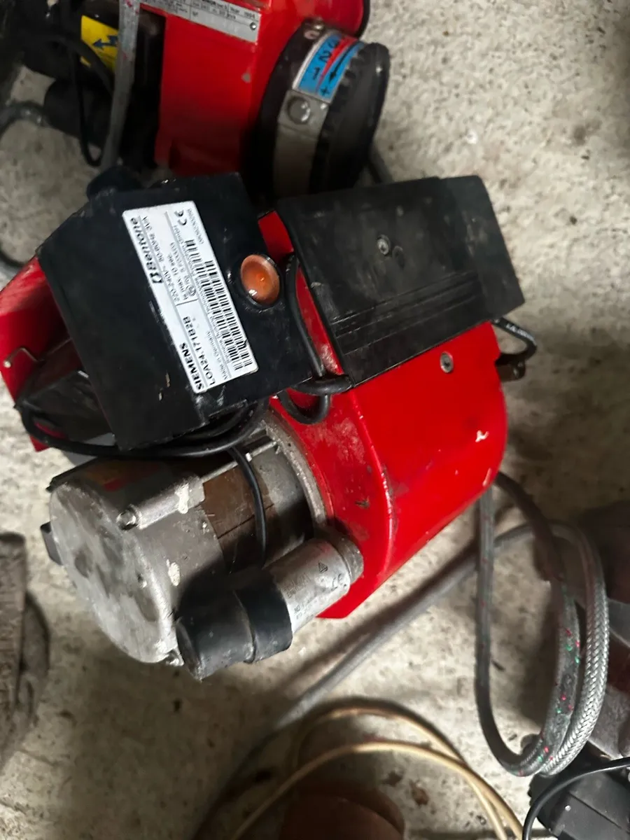 Oil burners - Image 1